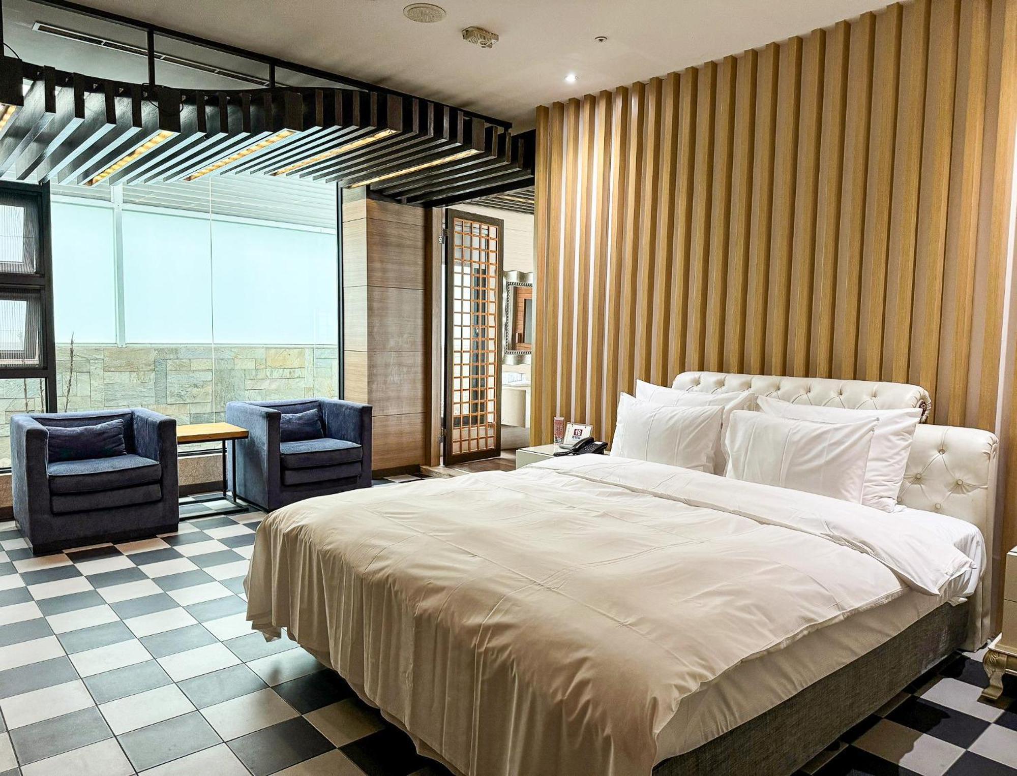 All-Ur Boutique Motel - Taichung Branch Exterior foto