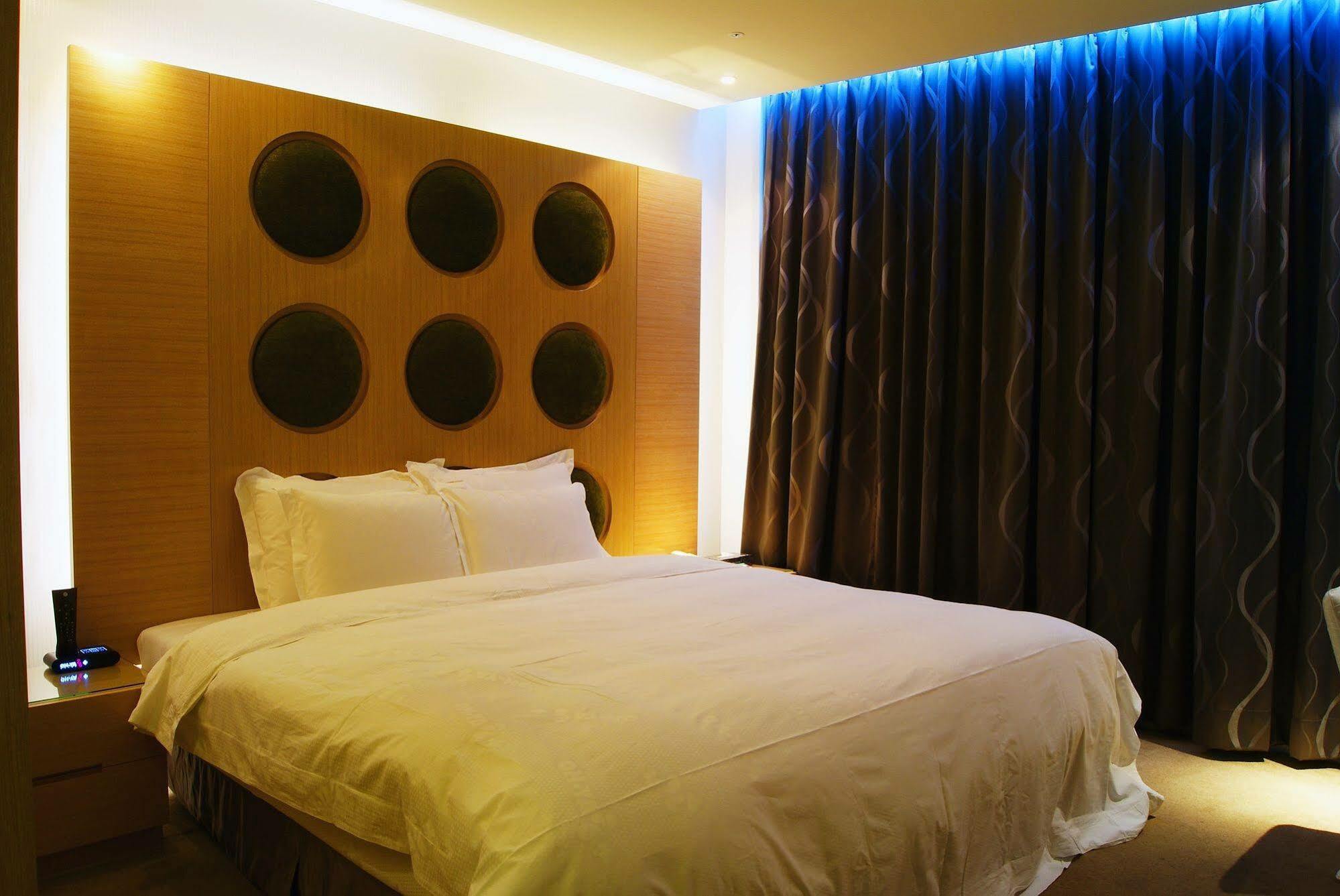 All-Ur Boutique Motel - Taichung Branch Exterior foto